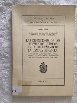 Immagine del venditore per Las definiciones de los elementos qumicos en el diccionario de la lengua espaola venduto da Libros Ambig