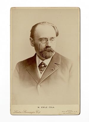 Image du vendeur pour Portrait photographique d'Emile Zola  la Lgion d'honneur mis en vente par Librairie Le Feu Follet