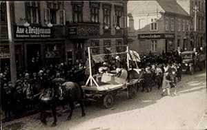 Studentika Foto Ansichtskarte / Postkarte Unbekannter Ort,Kolonialwarenhandlung Aue und Brüggeman...