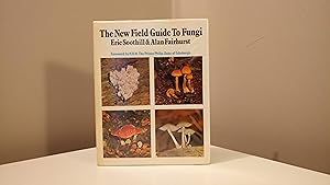Image du vendeur pour The New Field Guide to Fungi mis en vente par Jonathan P Vokes