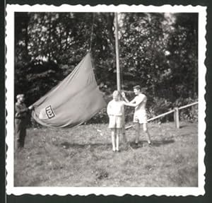 Fotografie DDR - FDJ, Burschen beim Fahnenappell