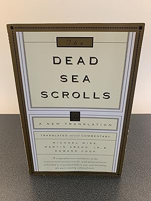 Image du vendeur pour The Dead Sea Scrolls: A New Translation mis en vente par Vero Beach Books