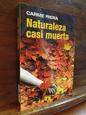 Imagen del vendedor de Naturaleza casi muerta a la venta por Els llibres de la Vallrovira