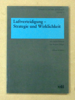 Bild des Verkufers fr Luftverteidigung - Strategie und Wirklichkeit. zum Verkauf von antiquariat peter petrej - Bibliopolium AG