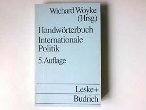 Bild des Verkufers fr Handwrterbuch internationale Politik. hrsg. von Wichard Woyke / UTB ; 702 zum Verkauf von Antiquariat Buchhandel Daniel Viertel