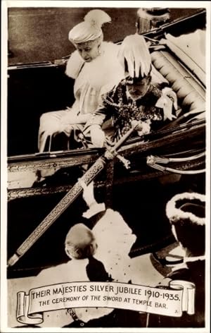 Image du vendeur pour Ansichtskarte / Postkarte Their Majesties Silver Jubilee 1935, The Ceremony of the Sword at Temple Bar, Georg V mis en vente par akpool GmbH