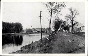 Ansichtskarte / Postkarte Wien 22. Donaustadt Probsdorf, Uferpartie, Straßenansicht, Häuser