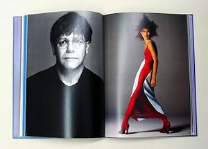 Bild des Verkufers fr The Naked and the Dressed. 20 Years of Versace. zum Verkauf von antiquariat peter petrej - Bibliopolium AG