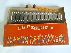 DDR Kinder-Xylophon mit 12 verschiedenen Klangtönen und zwei Schlägeln