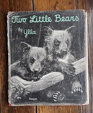 Imagen del vendedor de Two Little Bears a la venta por Grandma Betty's Books