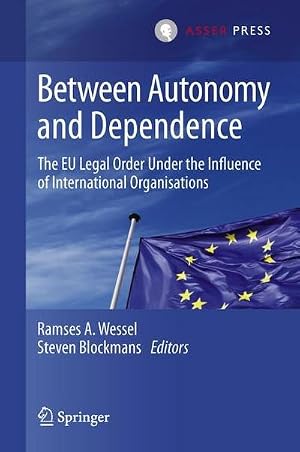 Immagine del venditore per Between Autonomy and Dependence : The EU Legal Order under the Influence of International Organisations venduto da AHA-BUCH GmbH