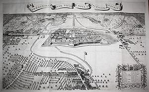 Imagen del vendedor de Carmagnoliae Eiusq. Vicorum Nova et Exactissima Descriptio" - Carmagnola Piemonte veduta Italia Italy Italien incisione a la venta por Antiquariat Steffen Vlkel GmbH