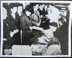 Women in Paris register to vote for the first time, 1945