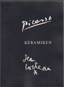 Image du vendeur pour Keramiken Picasso Jean Cocteau. Eine Ausstellung des Landkreises Miltenberg in der Stdt. Kochsmhle, Obernburg 16. Oktober bis 28. November 1993. Originalkeramik. Eine Ausstellung zum 20. Todestag von Picasso und zum 30. Todestag von Jean Cocteau. mis en vente par Antiquariat ExLibris Erlach Eberhard Ott