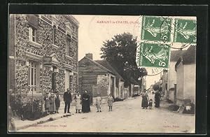 Carte postale Marigny-le-Chatel, Dorfbewohner stehen auf der Strasse