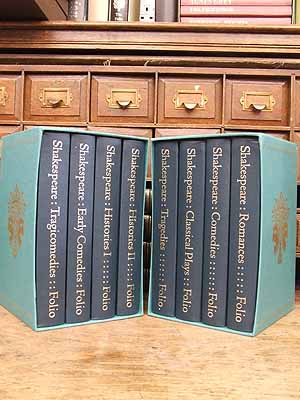 Immagine del venditore per William Shakespeare The Complete Plays, in 8 volumes [Tragedies, Comedies, Classical Plays, Romances, Tragicomedies, Early Comedies, Histories I, Histories II] venduto da Kennys Bookshop and Art Galleries Ltd.