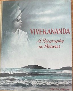 Bild des Verkufers fr Vivekananda: A Biography in Pictures zum Verkauf von Never Too Many Books