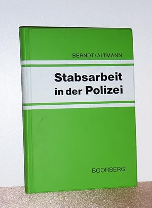 Bild des Verkufers fr Stabsarbeit in der Polizei. Von Gnther Berndt u. Robert Altmann. zum Verkauf von Antiquariat Ballmert