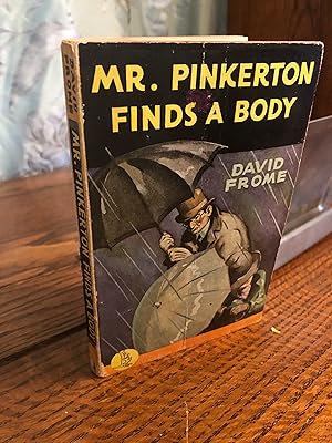 Imagen del vendedor de Mr. Pinkerton Finds a Body a la venta por Parrots Roost Vintage Books