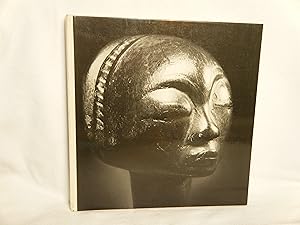 Seller image for Afrikanische Skulpturen. Beschreibender Katalog. Arican Sculpture: a Descriptive Catalogue for sale by curtis paul books, inc.