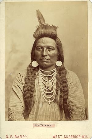 EXCEPTIONAL ORIGINAL D. F. BARRY ALBUMEN PHOTOGRAPH CABINET CARD OF CROW INDIAN, WHITE BEAR