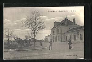 Ansichtskarte Romilly-sur-Seine, La Gare, Männer auf der Strasse vor dem Bahnhof