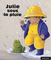 Bild des Verkufers fr Julie Sous La Pluie zum Verkauf von RECYCLIVRE