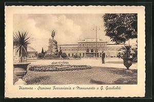 Cartolina Piacenza, Stazione Ferroviaria e Monumento a G. Garibaldi, Bahnhof