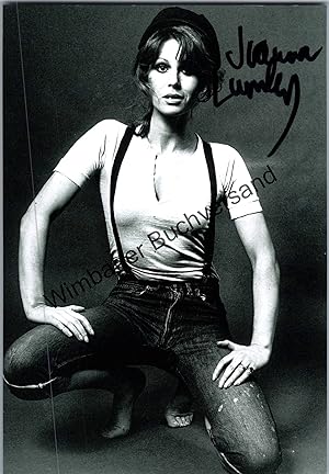 Bild des Verkufers fr Original Autograph Joanna Lumley /// Autogramm signiert signed signee zum Verkauf von Antiquariat im Kaiserviertel | Wimbauer Buchversand