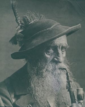 Foto Tirol, um 1900, Alter Bauer raucht Pfeife