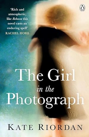 Image du vendeur pour The Girl in the Photograph (Paperback) mis en vente par Grand Eagle Retail