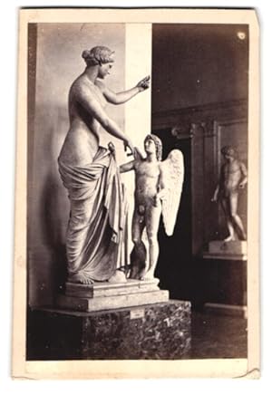 Immagine del venditore per Foto Fotograf unbekannt, Rom Vatikan, Ansicht Rom, Venus Statue mit Engel venduto da Bartko-Reher