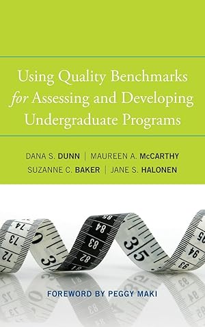 Bild des Verkufers fr Using Quality Benchmarks for Assessing and Developing Undergraduate Programs zum Verkauf von moluna