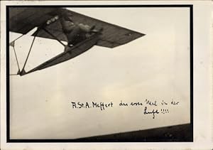 Foto Ansichtskarte / Postkarte Fl. St. A. Meffert das erste Mal in der Luft, Flugzeug