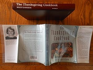 The Thanksgiving Cookbook - More than 300 recipes for all your traditional Thansgiving Favorites
