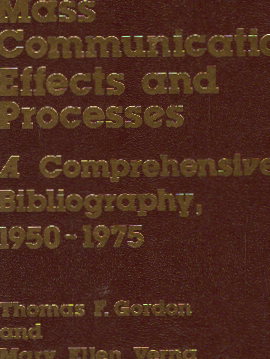 Bild des Verkufers fr Mass Comm Effects Processes: Bibliography 1950-1975 zum Verkauf von AMAHOFF- Bookstores
