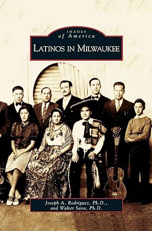 Seller image for Latinos in Milwaukee for sale by moluna