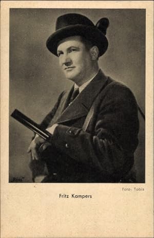 Bild des Verkufers fr Ansichtskarte / Postkarte Schauspieler Fritz Kampers, Portrait mit Jagdgewehr, Tobis Film zum Verkauf von akpool GmbH