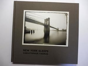 Image du vendeur pour NEW YORK SLEEPS CHRISTOPHER THOMAS. With essays by Ulrich Pohlmann and Bob Shamis. mis en vente par Antiquariat am Ungererbad-Wilfrid Robin