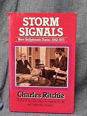 Imagen del vendedor de Storm Signals a la venta por Past Pages