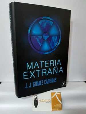 Imagen del vendedor de MATERIA EXTRAA a la venta por Librera Kattigara