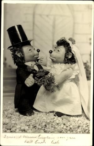 Foto Ansichtskarte / Postkarte Mecki, Zwei Igelpuppen, Brautpaar, Hochzeit