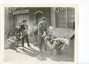 Bild des Verkufers fr BUTCH MINDS THE BABY-8X10-STILL-COMEDY-BRODERICK CRAWFORD-VIRGINIA BRUCE-1942 G zum Verkauf von DTA Collectibles