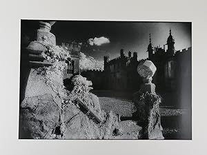 Bild des Verkufers fr Simon Marsden original photograph / photographie originale : Knebworth House, Hertfordshire, England. zum Verkauf von Librairie Christian Chaboud