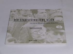 Bild des Verkufers fr Der staatsfeindliche Blick: Fotos aus der DDR von Hans-Joachim Helwig-Wilson. zum Verkauf von Der-Philo-soph