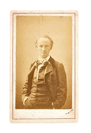 Image du vendeur pour Photographie de Charles Baudelaire les mains dans les poches : "Vu de face, il parat plus souffrant et plus triste qu' la prcdente preuve." mis en vente par Librairie Le Feu Follet