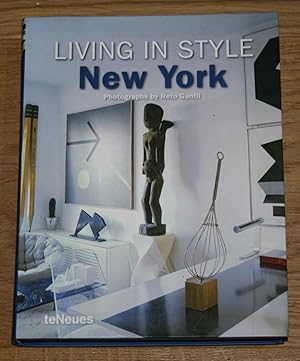 Bild des Verkufers fr Living in Style. New York. Mehrsprachig. Deutsch, Englisch, Italienisch, Spanisch, Franzsisch. zum Verkauf von Antiquariat Gallenberger