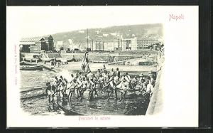 Image du vendeur pour Cartolina Napoli, Pescatori in Azione, Mnner bei der Arbeit im Hafen mis en vente par Bartko-Reher