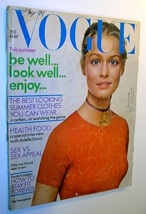 Bild des Verkufers fr Vogue Magazine (US) May 1971 - Lauren Hutton Cover Photo zum Verkauf von RareNonFiction, IOBA