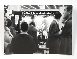 Orig.-Fotografie (Gerald Bisinger, wohl bei der Frankfurter Buchmesse) von Wolfgang Fietkau.